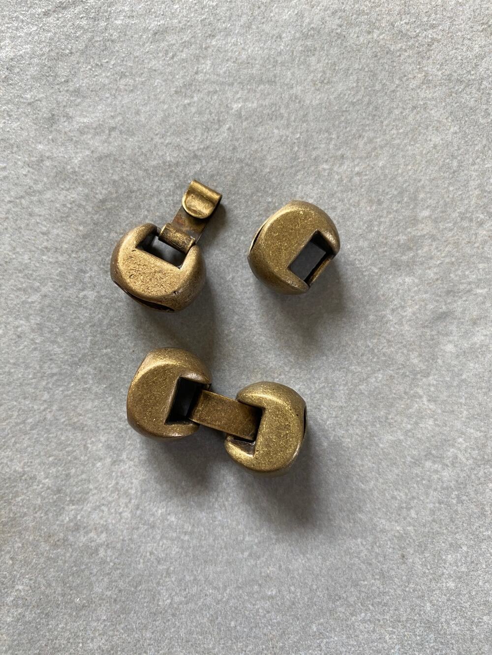 Licorice Clasp 2 sets - Antique Brass leather jewelry findings end pieces